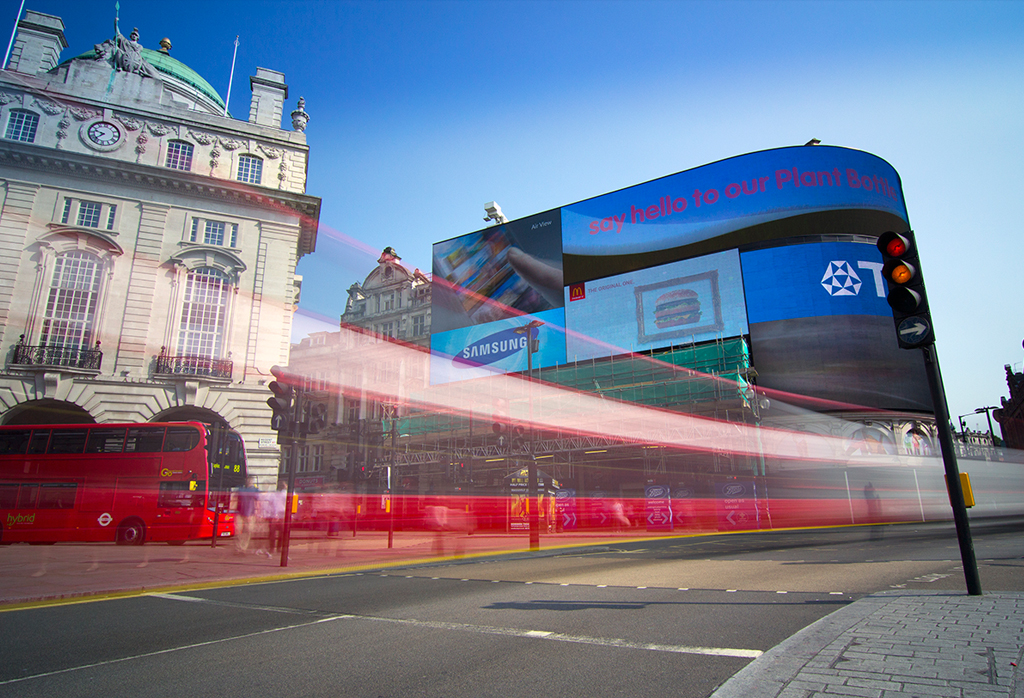 Pan of Piccadilly Circus